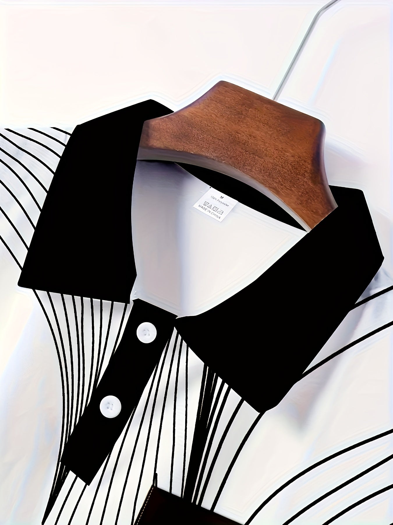 Trendy Men's Short-sleeve Shirt, White with Dynamic Line Print, Full of Modern Style