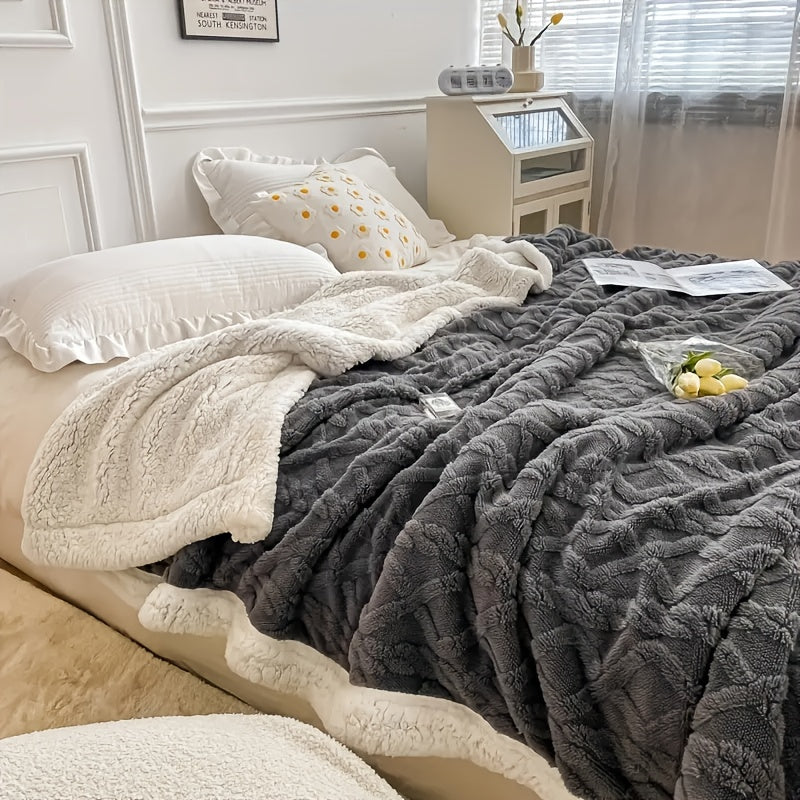 Warm Winter Tafu Velvet Quilt / Soft Stitching Technology Light Luxury Thick Quilt That Does Not Fade / Comfortable In All Seasons Machine Washable / Available In 4 Seasons Suitable for Bedrooms Guest Rooms Hotels And Living Rooms / Winter Bedding Hotel